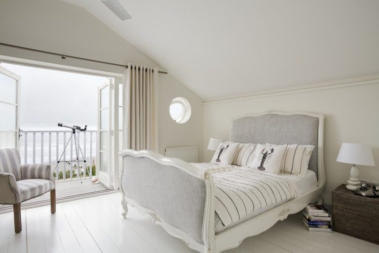 Samphire Beach House - Master Bedroom